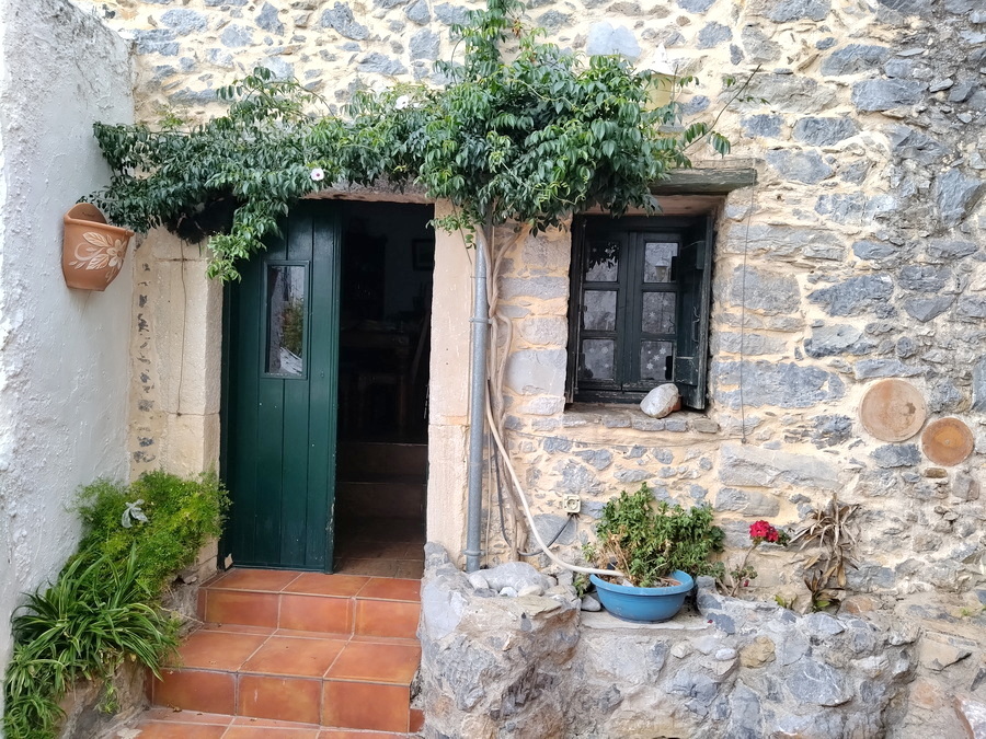 BEAUTIFULLY RENOVATED VILLAGE HOUSE | Crete Homes