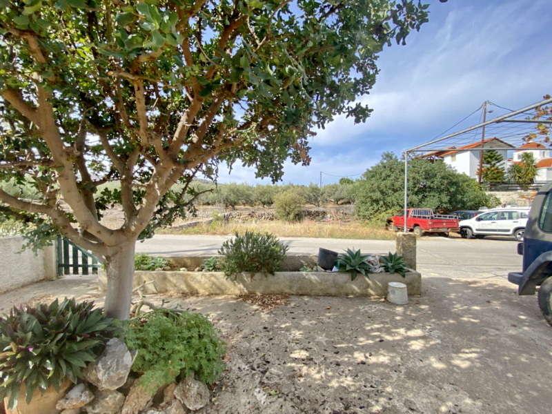 LARGE HOME WITH THREE ΙNDEPENDENT FLOORS NEAR MILATOS BEACH FOR SALE