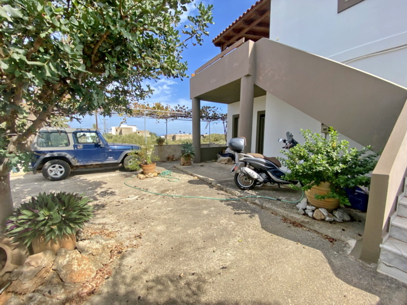 LARGE HOME WITH THREE ΙNDEPENDENT FLOORS NEAR MILATOS BEACH FOR SALE