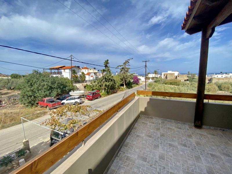 LARGE HOME WITH THREE ΙNDEPENDENT FLOORS NEAR MILATOS BEACH FOR SALE