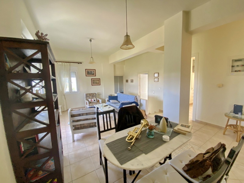LARGE HOME WITH THREE ΙNDEPENDENT FLOORS NEAR MILATOS BEACH FOR SALE