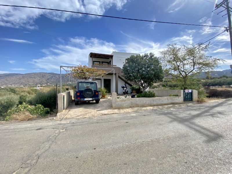 LARGE HOME WITH THREE ΙNDEPENDENT FLOORS NEAR MILATOS BEACH FOR SALE