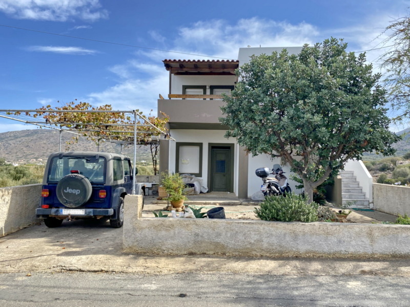 LARGE HOME WITH THREE ΙNDEPENDENT FLOORS NEAR MILATOS BEACH FOR SALE