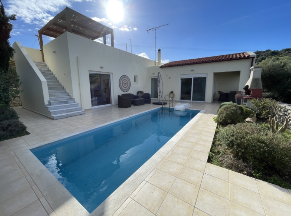 2 BEDROOM VILLA WITH POOL AND STUNNING VIEWS FOR SALE IN RETHYMNON