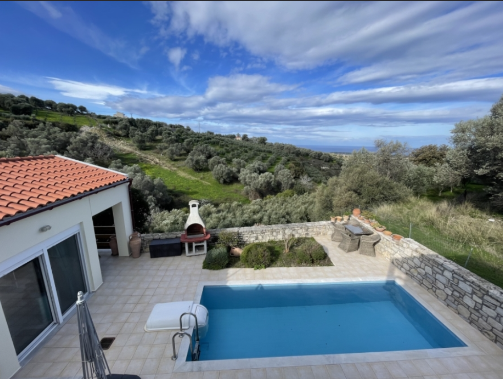 2 BEDROOM VILLA WITH POOL AND STUNNING VIEWS FOR SALE IN RETHYMNON