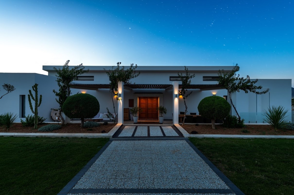 Incredible-Villa-for-Sale-in-Kalathas-14