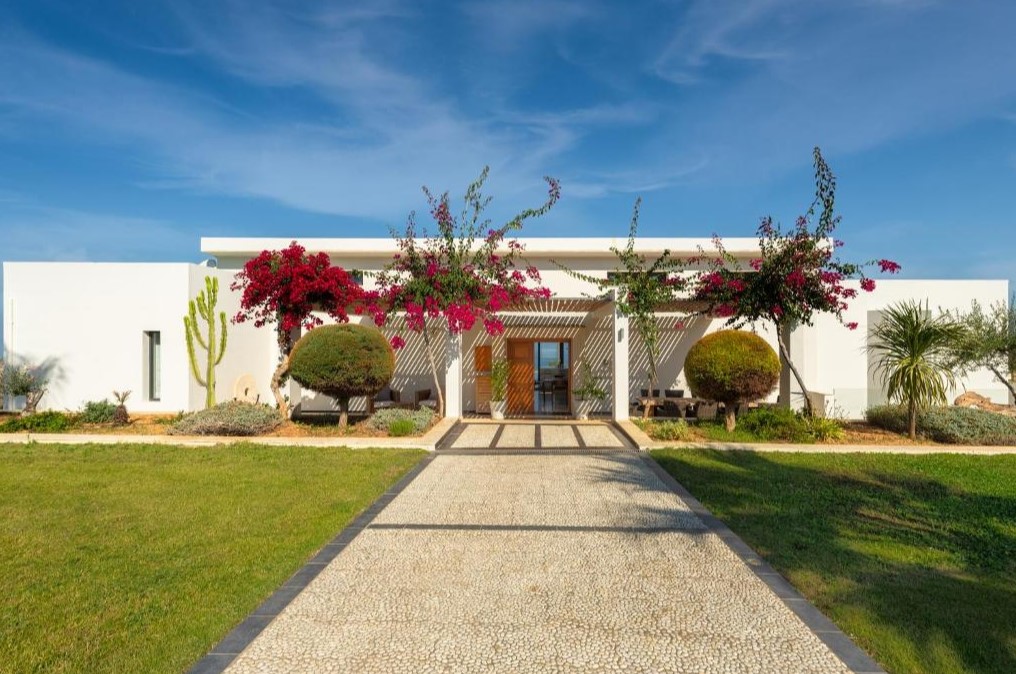 Incredible-Villa-for-Sale-in-Kalathas-16