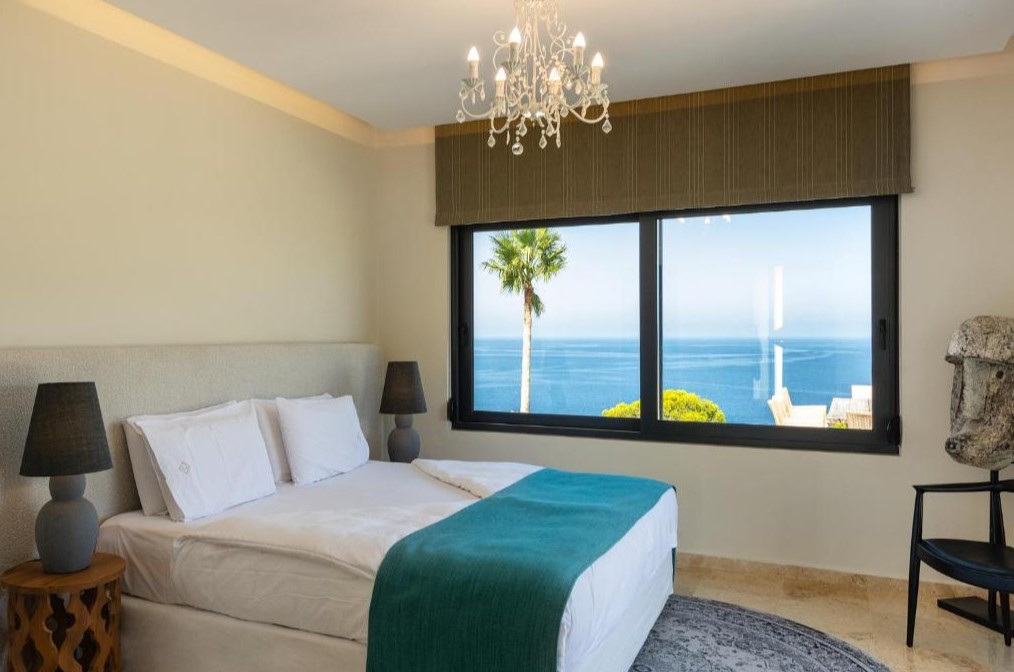 Incredible-Villa-for-Sale-in-Kalathas-22