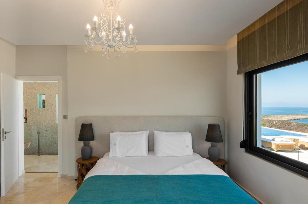 Incredible-Villa-for-Sale-in-Kalathas-23