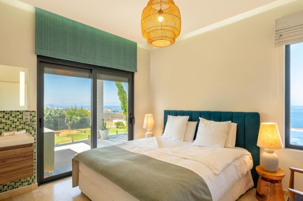 Incredible-Villa-for-Sale-in-Kalathas-24