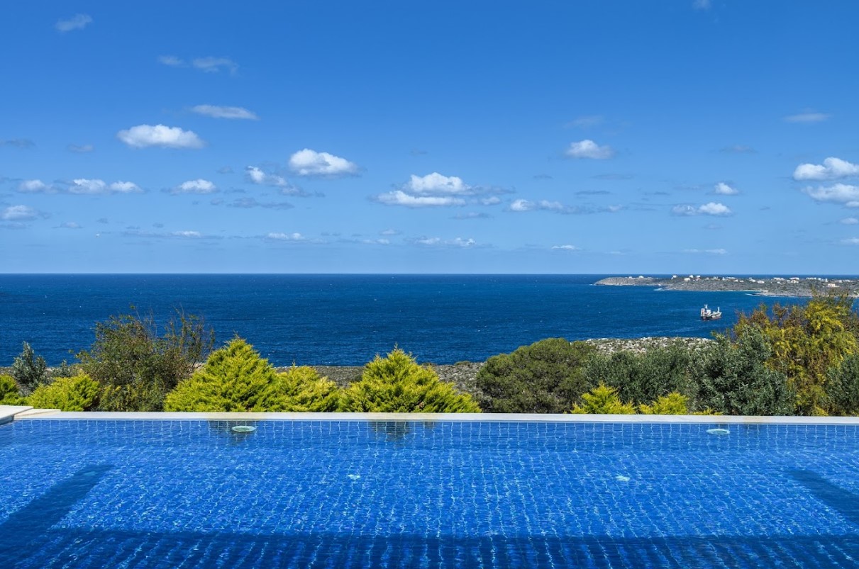 Incredible-Villa-for-Sale-in-Kalathas-8