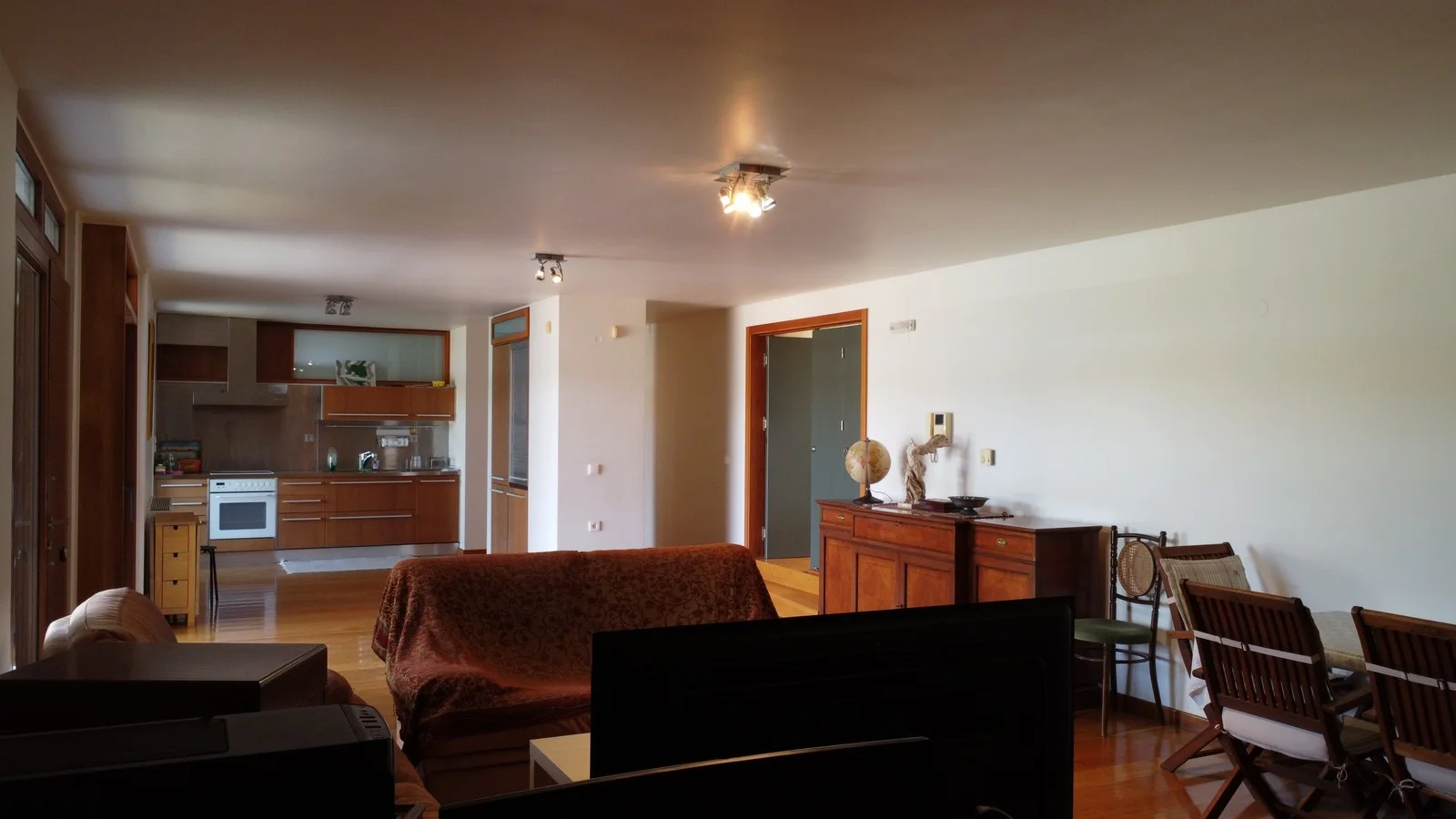 luxury-seaview-villa-by-the-beach-for-sale_53