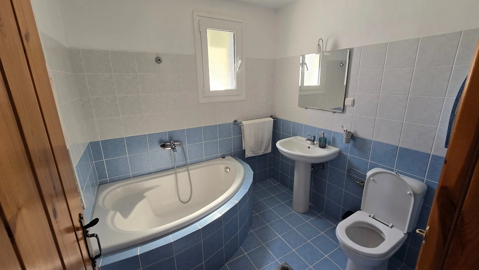villa-for-sale-in-plaka_54