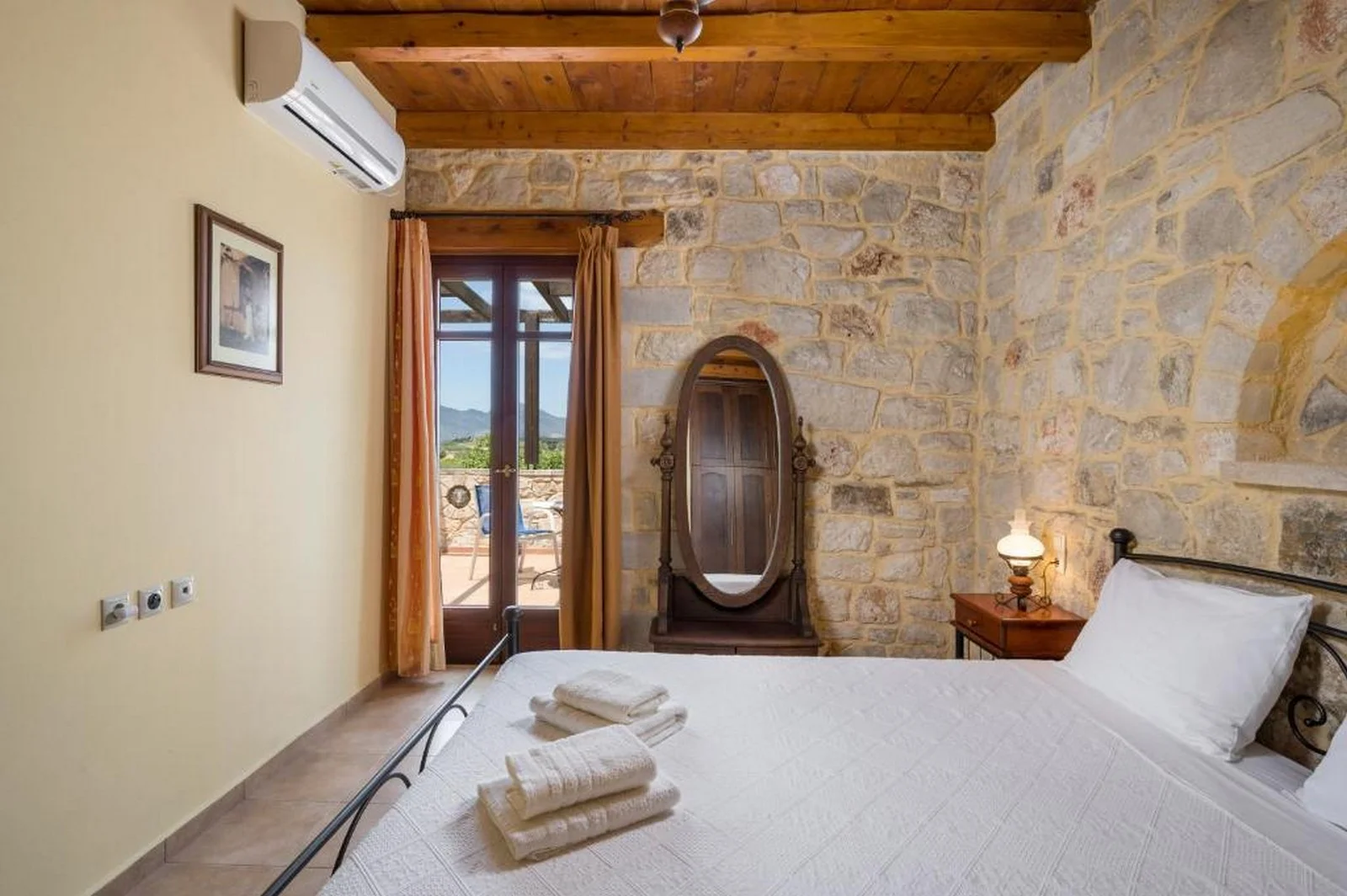 villa-for-sale-near-Falasarna-1