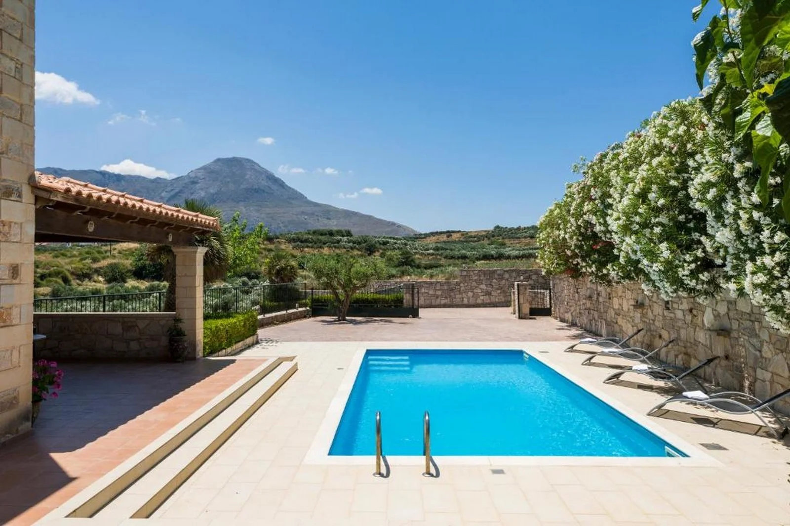 villa-for-sale-near-Falasarna-37