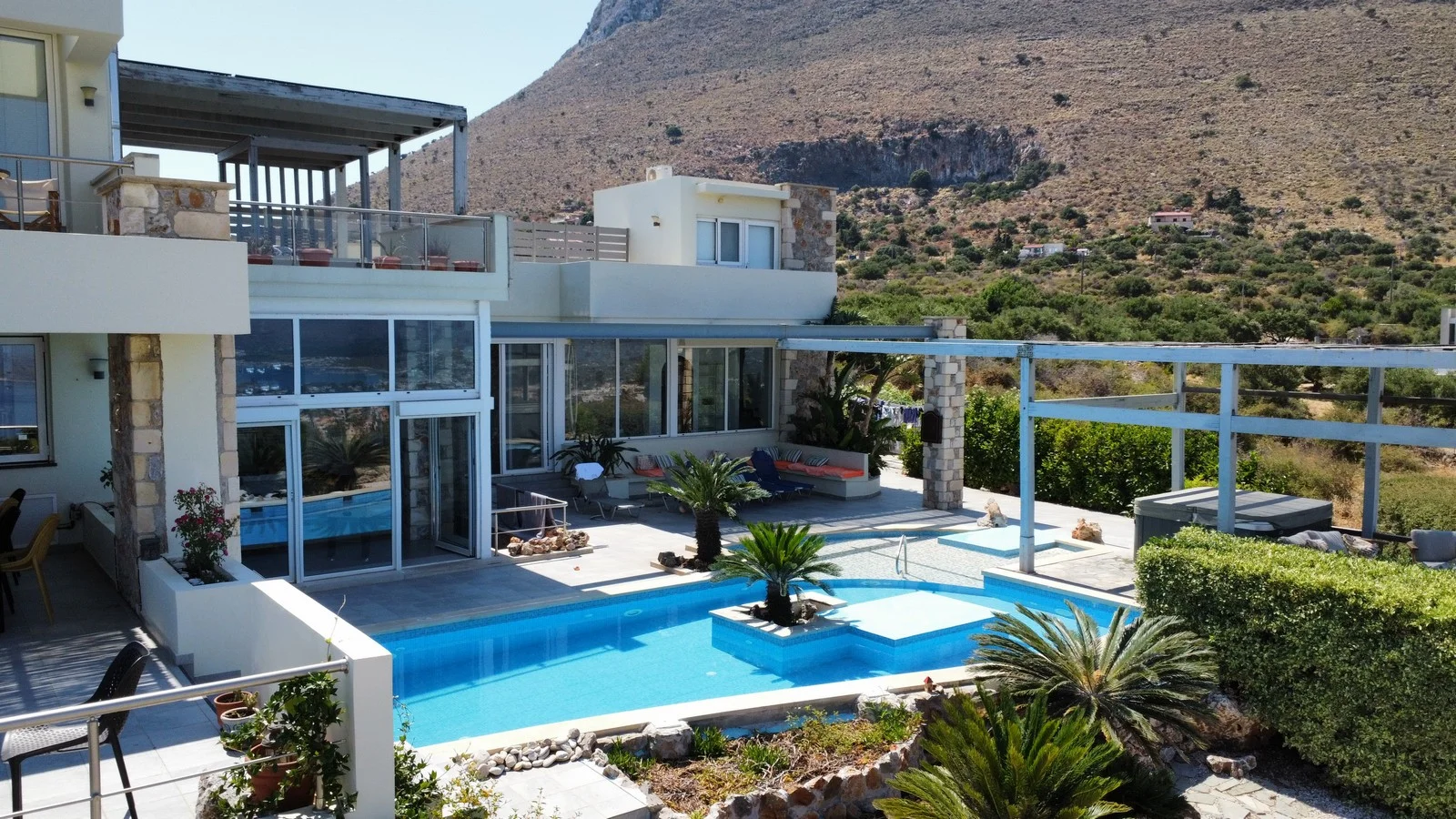 villa-sale-kokkino-chorio-36