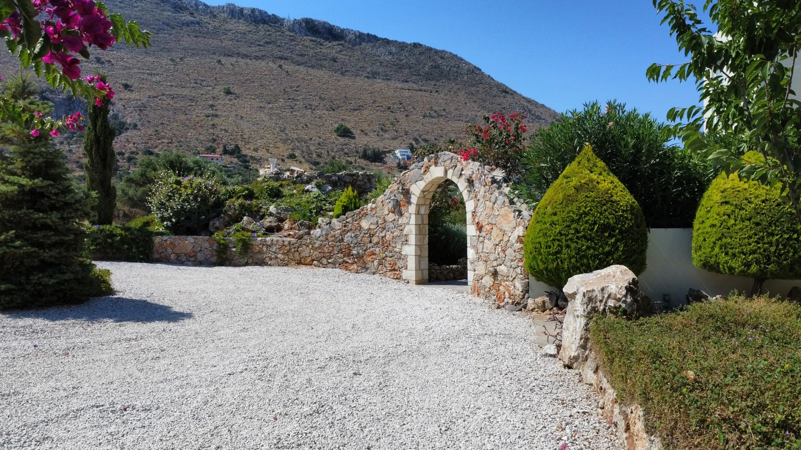 villa-sale-kokkino-chorio-9